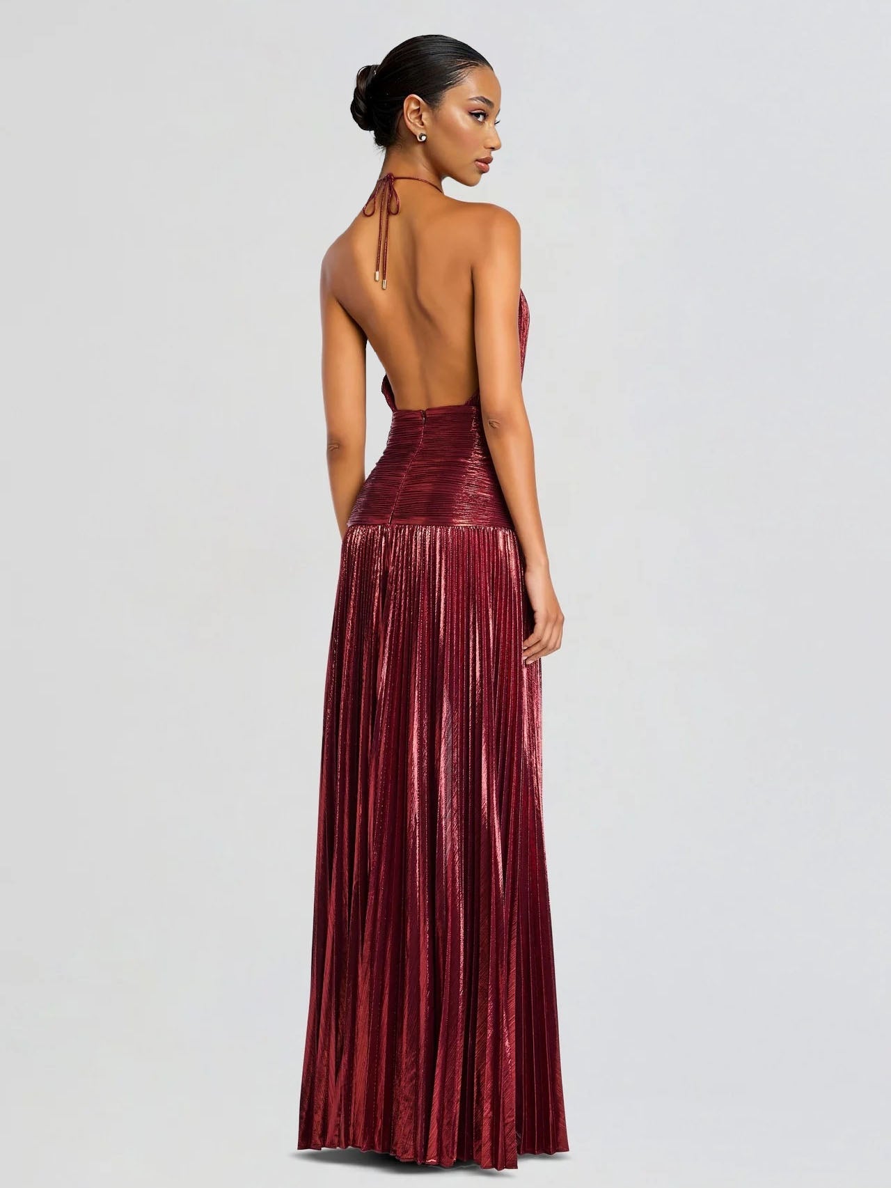 Metisa | Vestido Largo Plisado Metalizado Elegante Cuello Halter