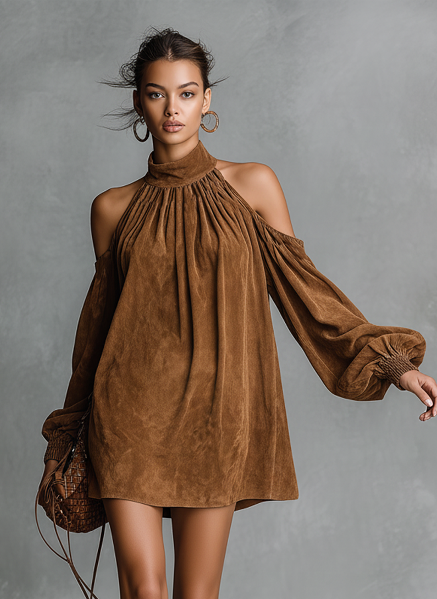 Delia | Vestido Mini Imitación de Ante con Cuello Halter y Mangas Acampanadas