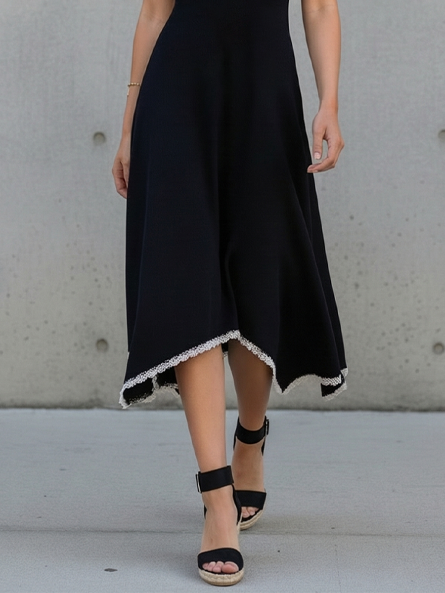 Isolde | Vestido de Punto con Cuello Halter y Ribete de Encaje en Contraste