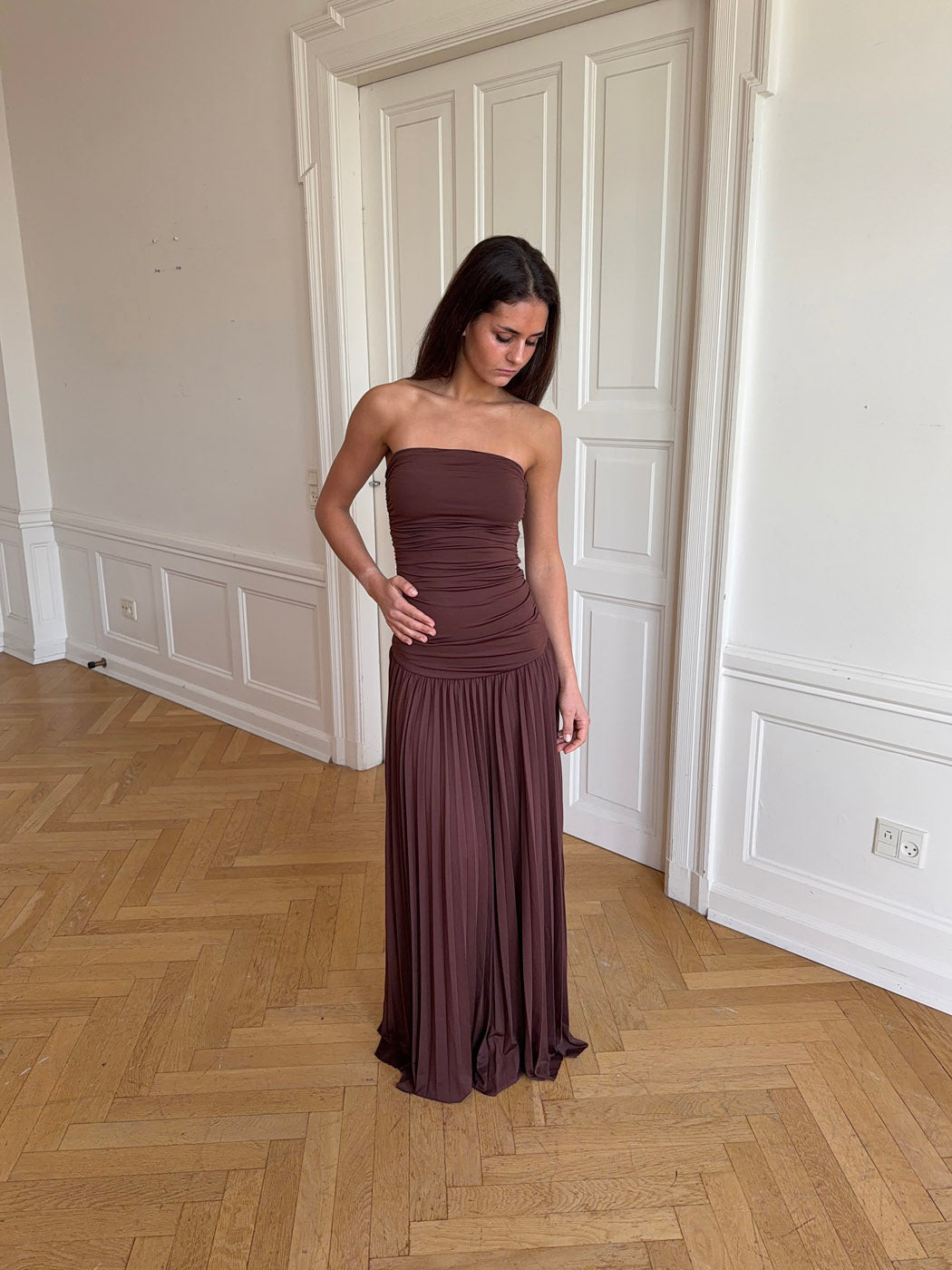 Selvara | Vestido Largo Minimal Palabra de Honor