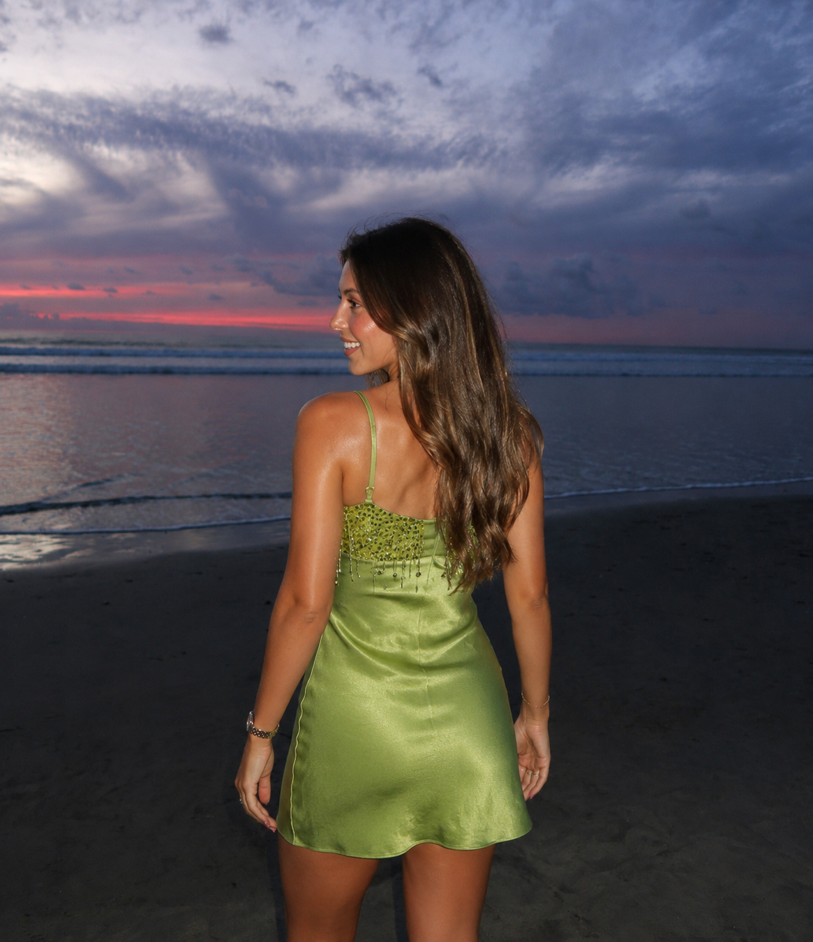 Veyna | Mini Vestido Detalles Colgantes Brillantes
