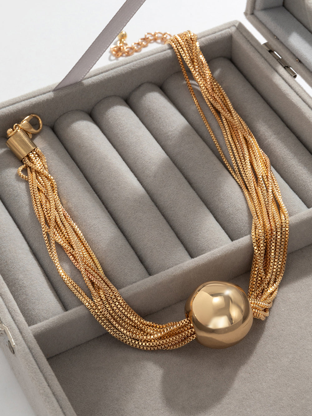 Arvessa | Collar Multicadena con Esfera Central