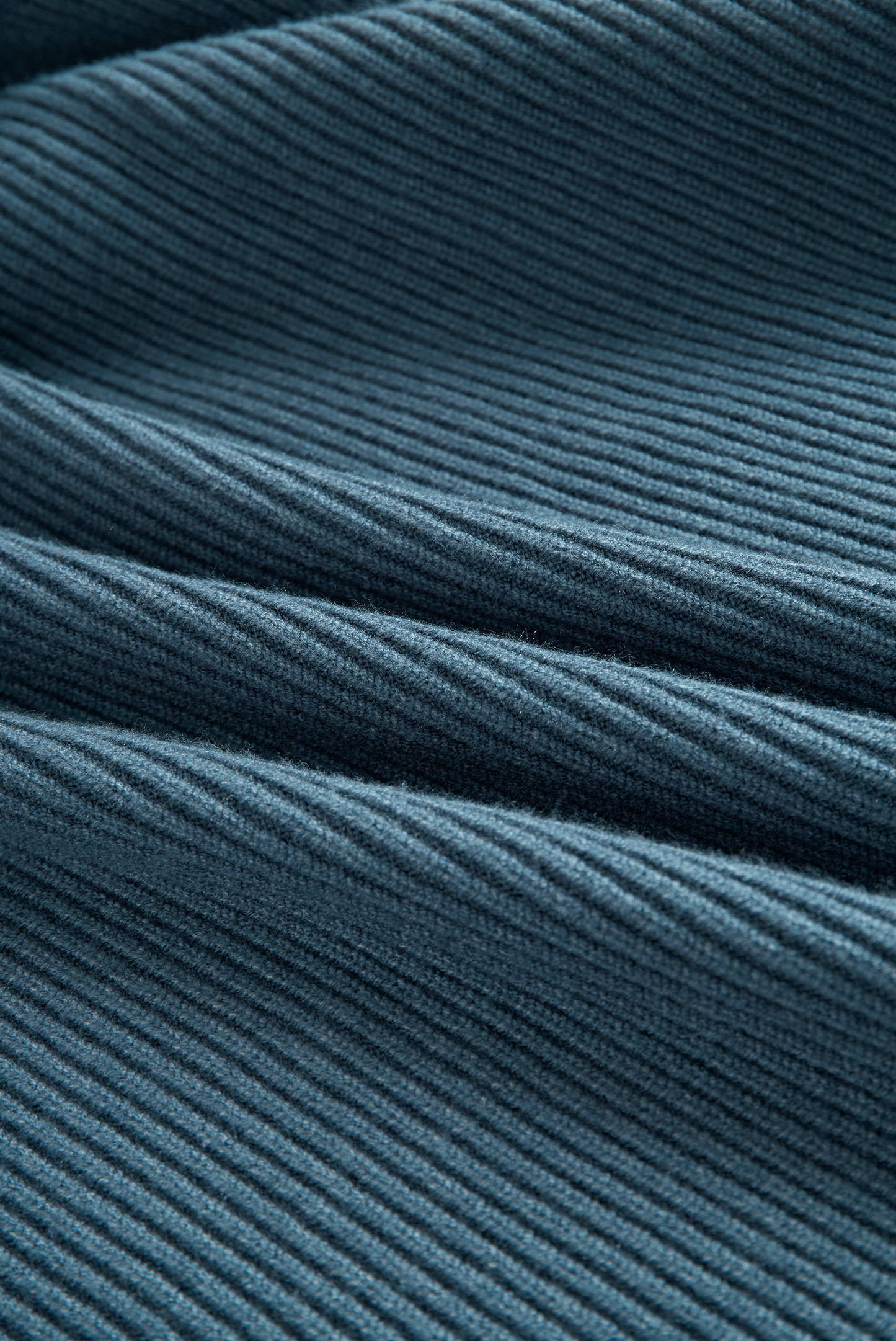 Ismara | Vestido Largo Ajustado de Punto con Capucha