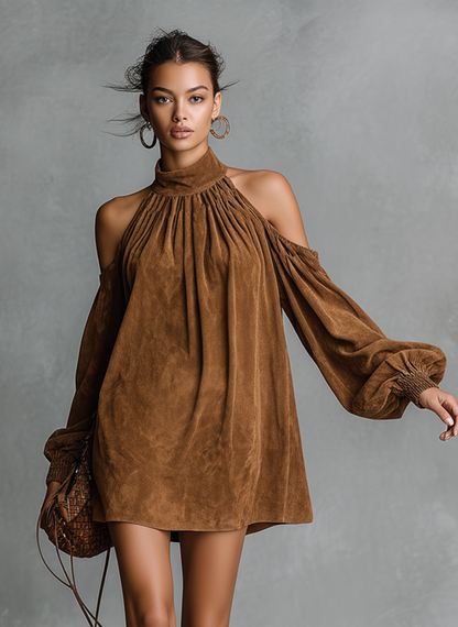Delia | Vestido Mini Imitación de Ante con Cuello Halter y Mangas Acampanadas