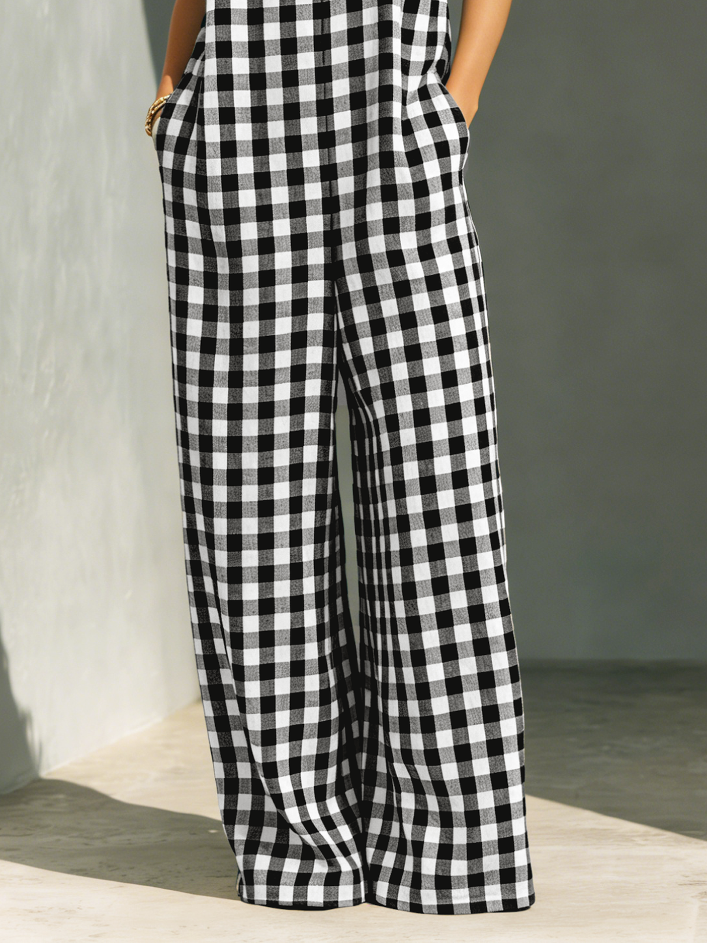 Tálora | Mono Holgado Minimalista con Cuello Halter y Estampado a Cuadros