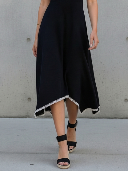 Isolde | Vestido de Punto con Cuello Halter y Ribete de Encaje en Contraste