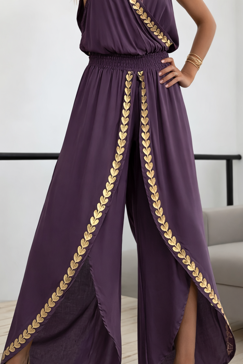 Belmira | Mono de Cuello Cruzado con Cintura Elástica y Cordón Ajustable