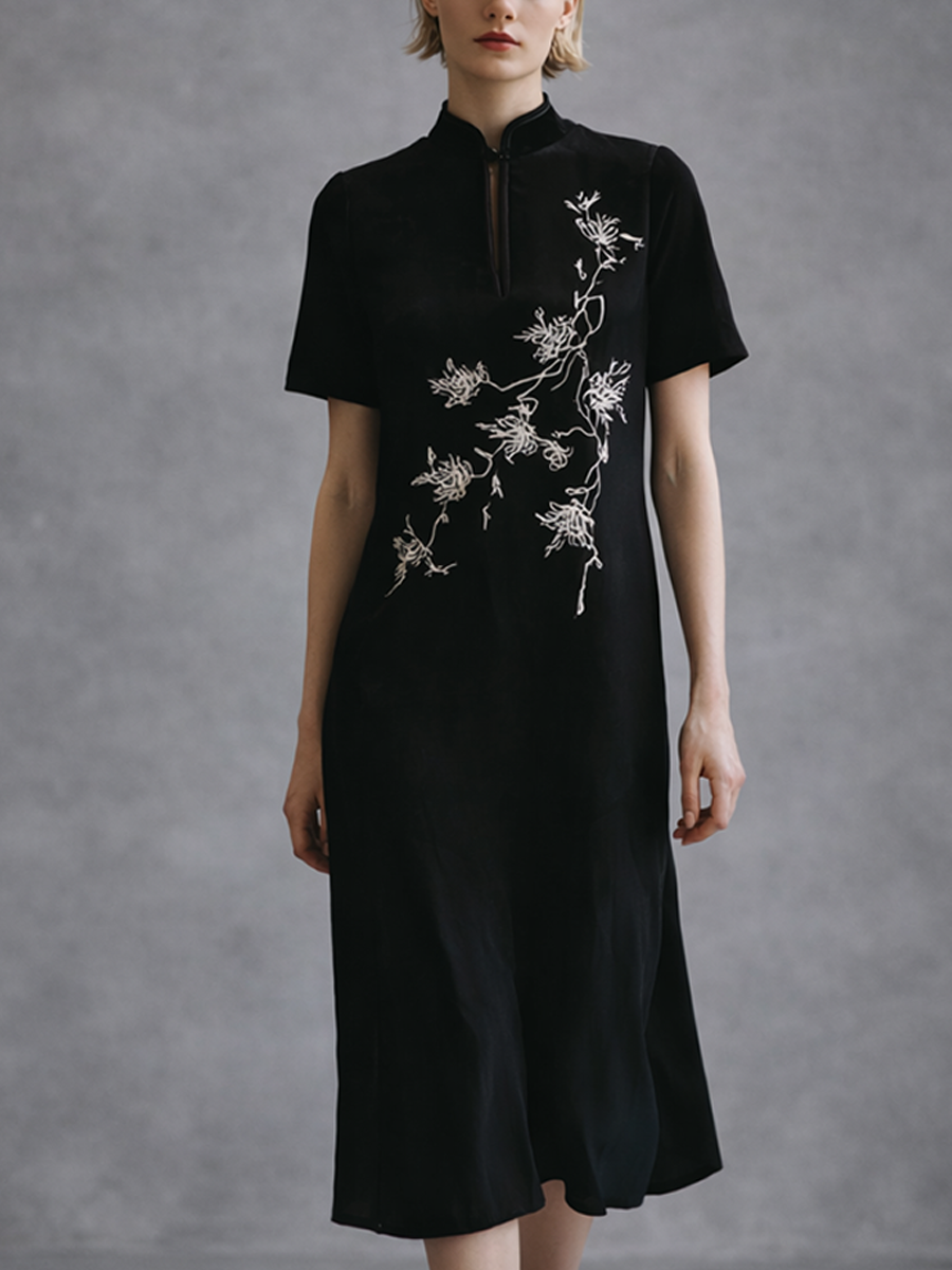 Lirena | Vestido Midi Bordado de Punto Manga Corta Cuello Alto