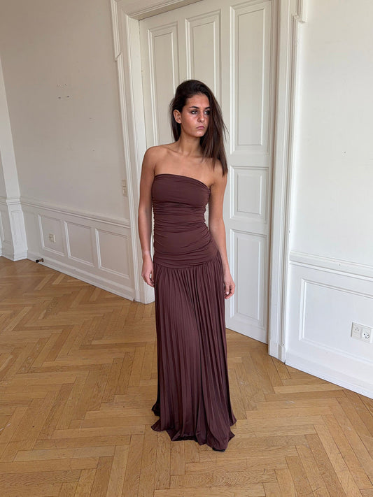 Selvara | Vestido Largo Minimal Palabra de Honor