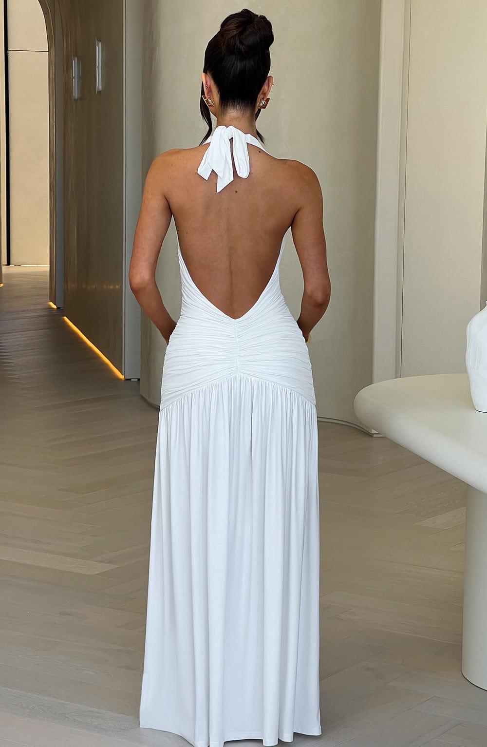 Selene | Vestido Largo Escote Halter Profundo Abertura